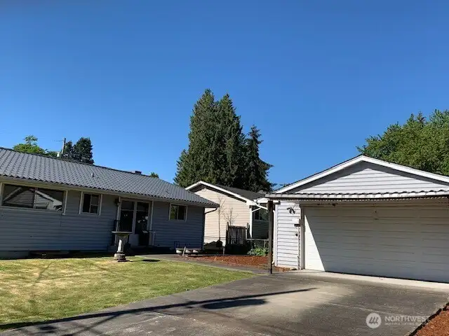 400 sq ft garage and gated driveway