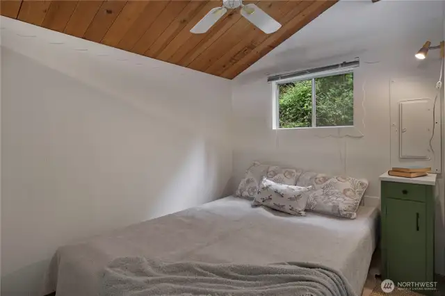 Sleeping area 1.