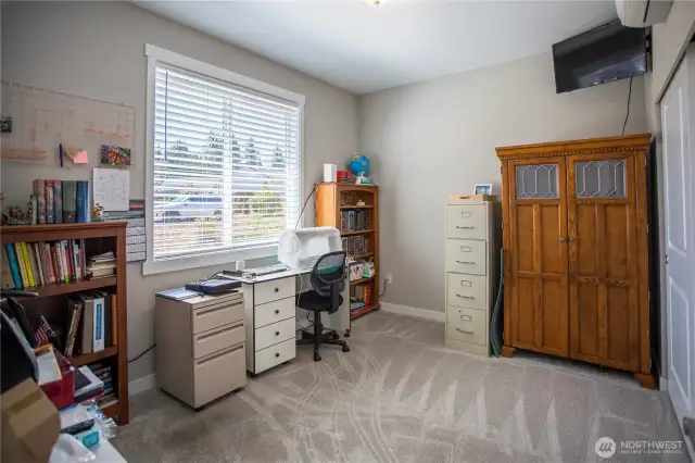 other front bedroom