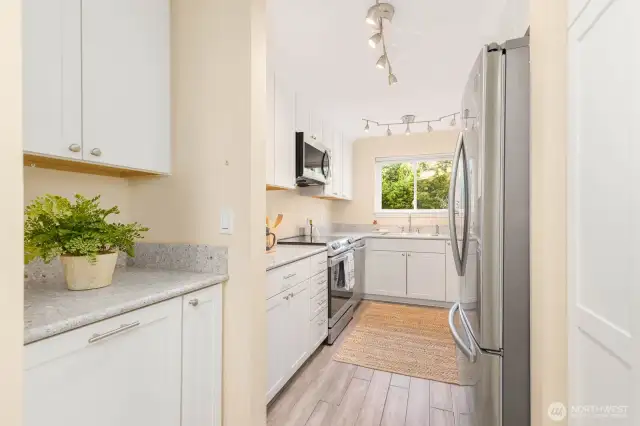 Plenty cabinet and counter space