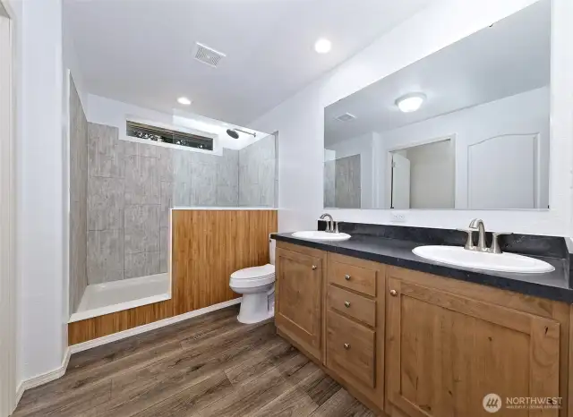Amazing primary bathroom