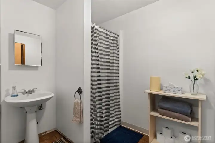 3/4 Bath (Lower)