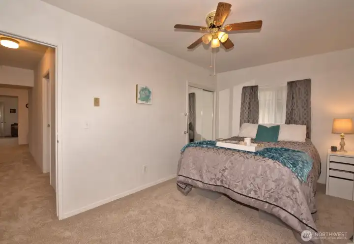Queen Size Bed With Room To Spare