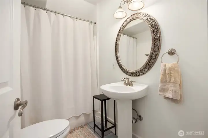 2nd bathroom upstairs