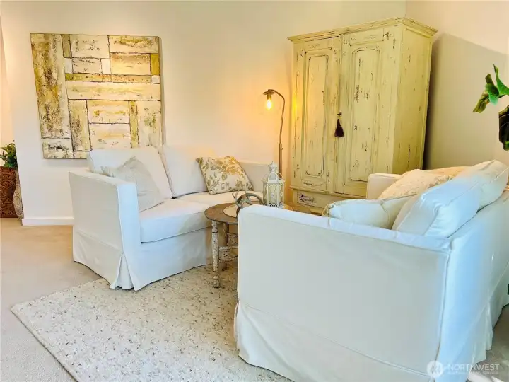 The wall to wall carpet likely has the orginal hardwood floors underneath that have been protected since the 80's