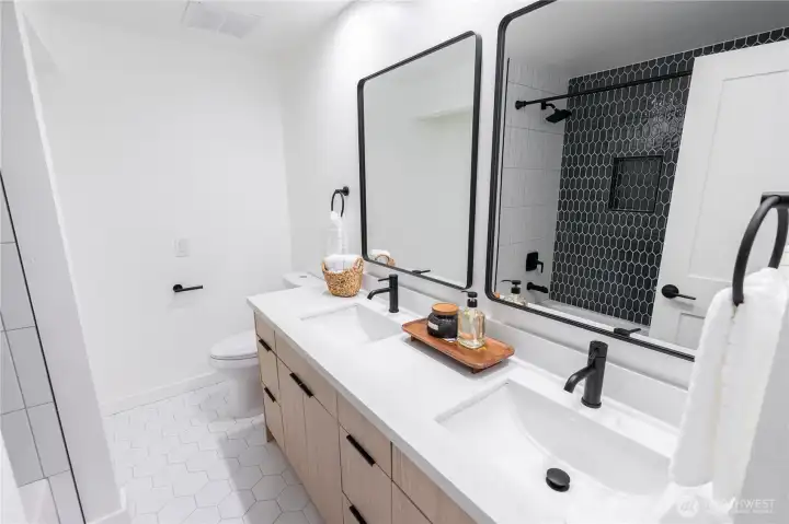 Lovely upstairs shared full bath.