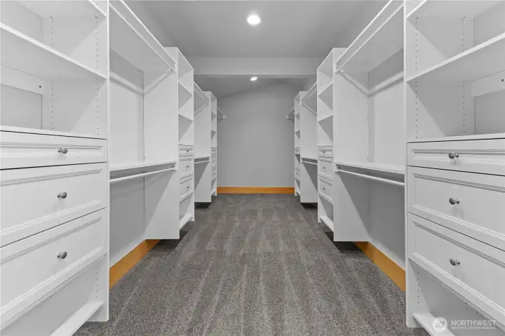 Primary suite walk-in closet