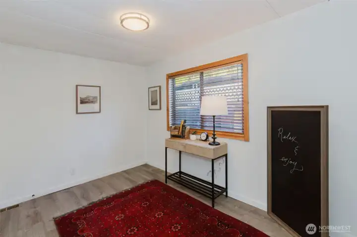 Additional view of the room highlighting clean finishes and flexible layout options.