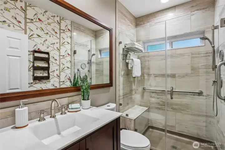 Main Level Guest Suite 3/4 Bath
