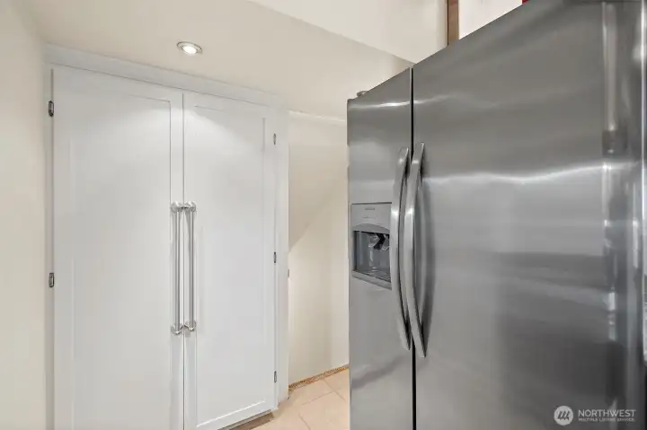 Kitchen - Door to Basement off Kitchen