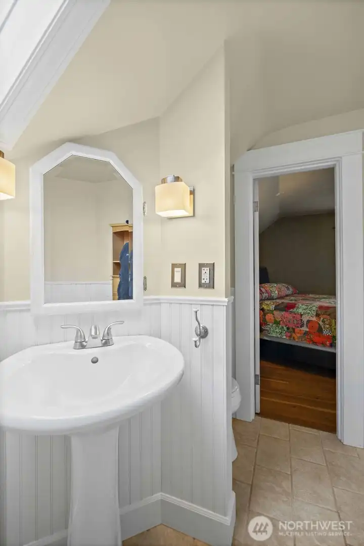 Bathroom off Main