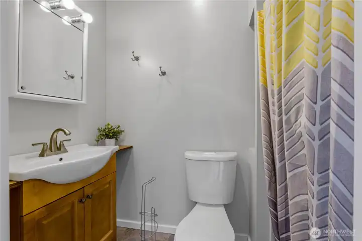 3/4 bath off bonus living room