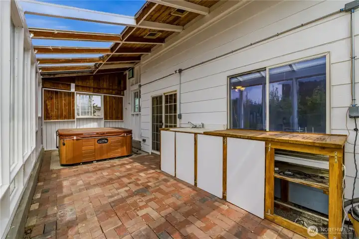attached sunroom off bonus living room