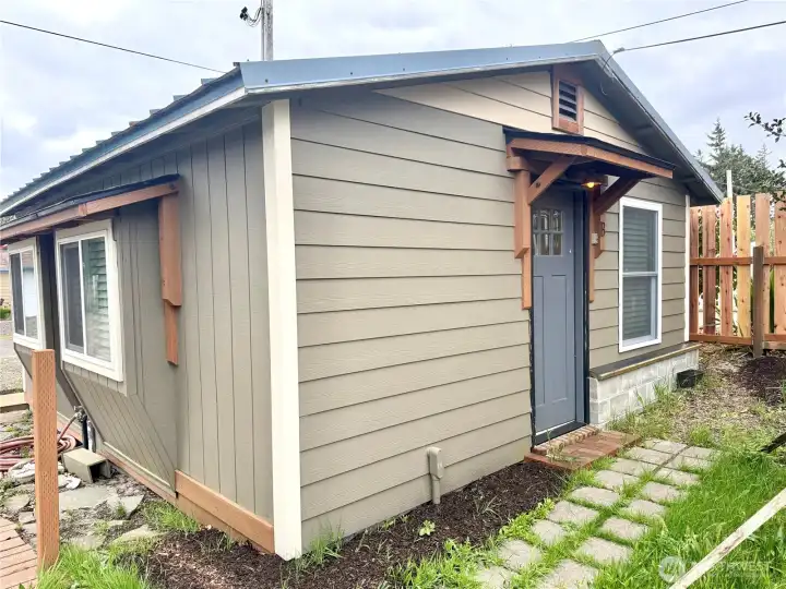 Additional dwelling unit for rental or guests!