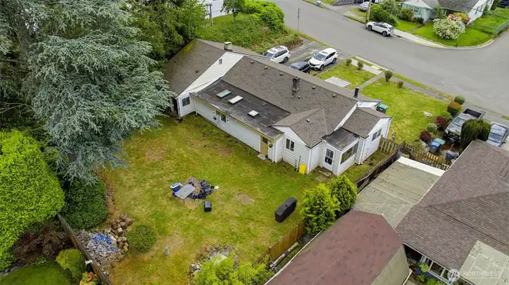 Large lot on .22 acres! Large lot on .22 acres!