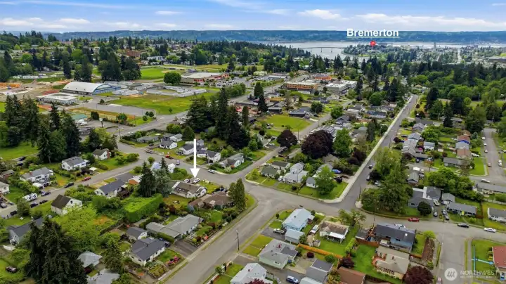 5 minutes to downtown Bremerton, near shipyard & Seattle ferry! 5 minutes to downtown Bremerton, near shipyard & Seattle ferry!