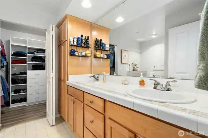 Oversized primary bathroom with dual vanity and linen closet.