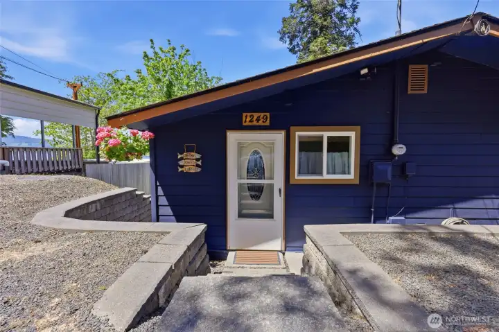 Come on in - you'll really enjoy seeing this AFFORDABLE Lakefront option!