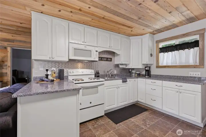 U shaped kitchen- plenty of storage!