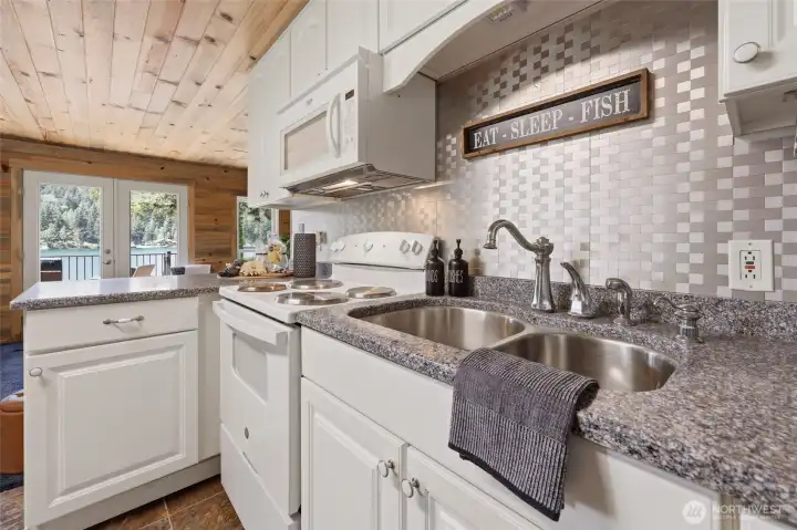 Deep stainless sink, microwave above the range - cheerful space for meal prep!