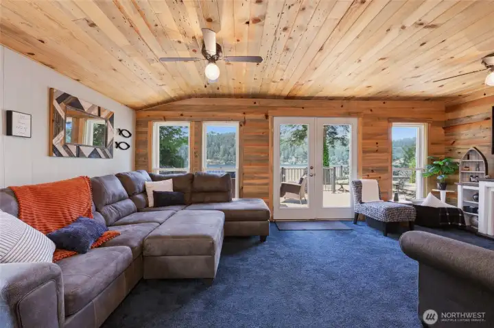 Cute as a bugs ear! French doors out to DECK- ceiling fans to keep you cool.