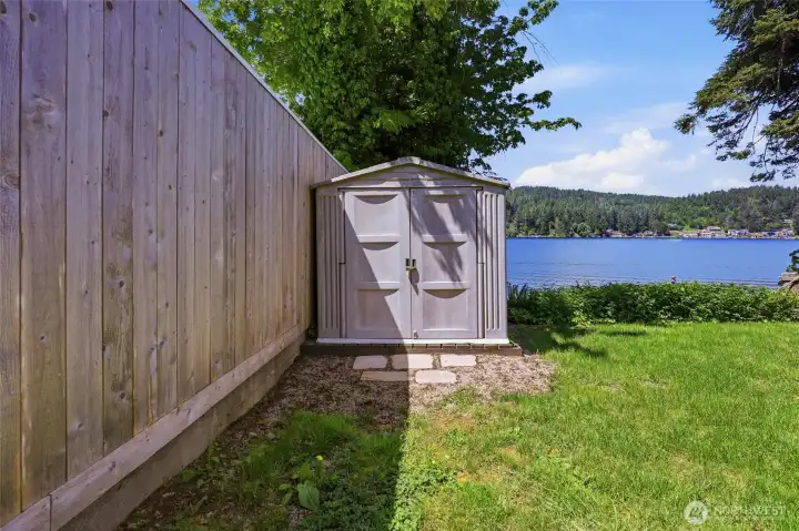 Outbuilding on the first level.