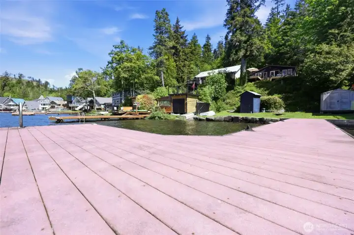 Dock with water ladder to the left- imagine sunbathing here!