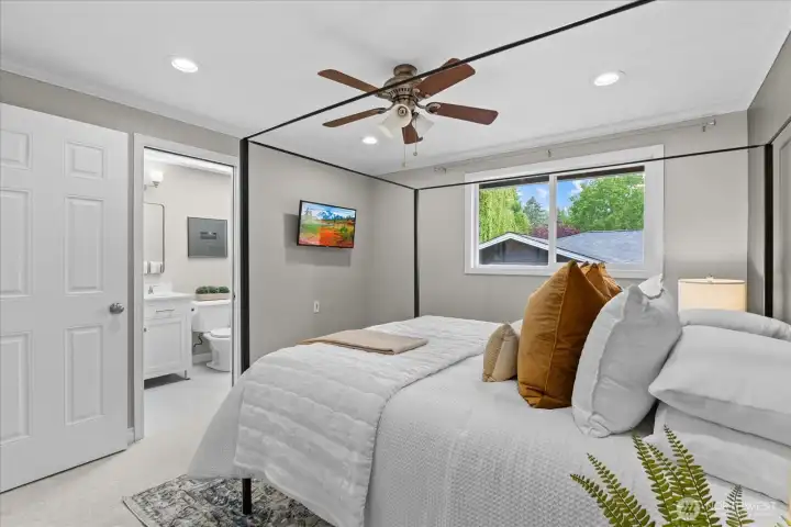 Primary Room w/ En- Suite Bath