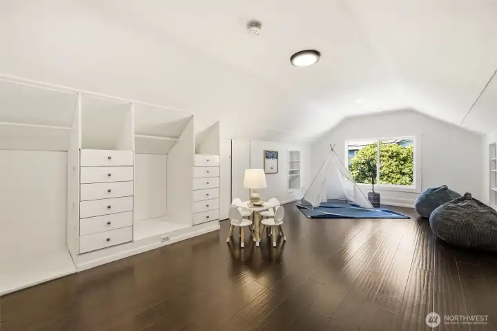 Large Upstairs Room 3