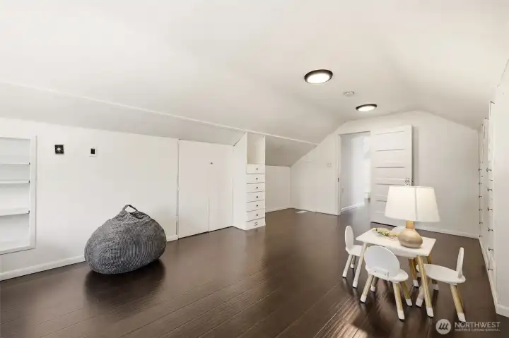 Large Upstairs Room 3