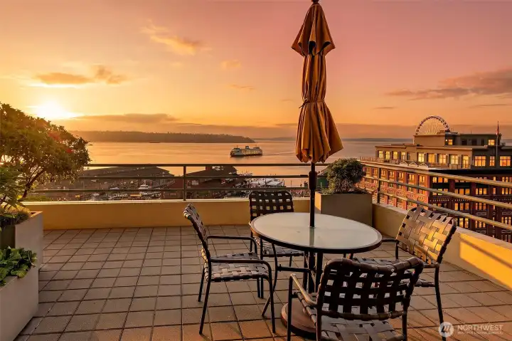 Views from the Watermark rooftop terrace extend across Elliott Bay, the waterfront and the city.