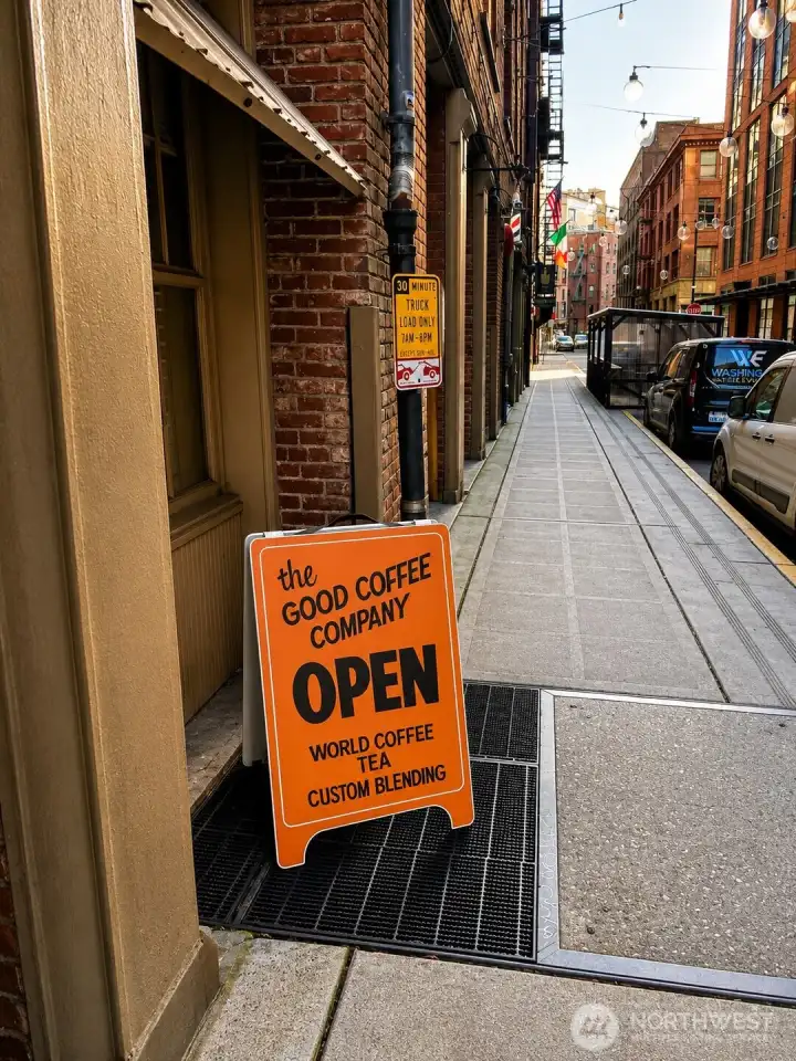 Independent galleries, restaurants and local businesses give the streets around the Watermark their distinctly Seattle character.