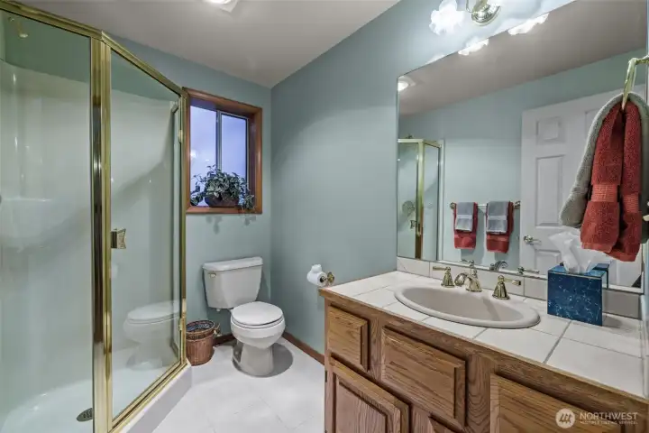 Main level 3/4 bath.