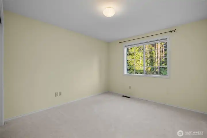 Upper level 2nd bedroom.