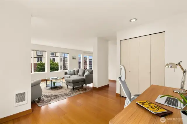 easily convert to 2nd bedroom