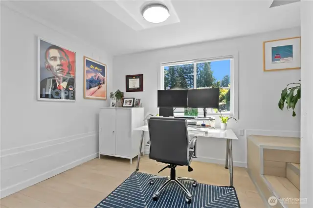 Office/3rd bedroom with closet