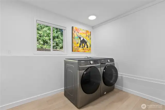 Included laundry machines are near new