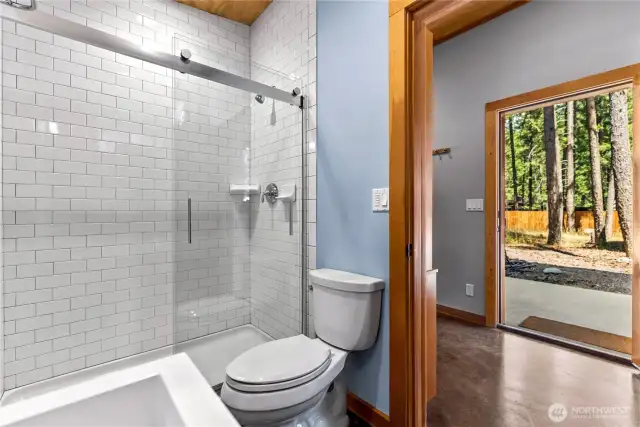 Guest house/office bathroom