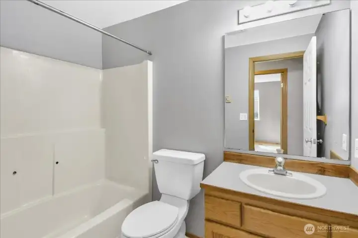 This is the main bath.