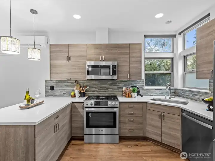 Main level kitchen w/ gas range