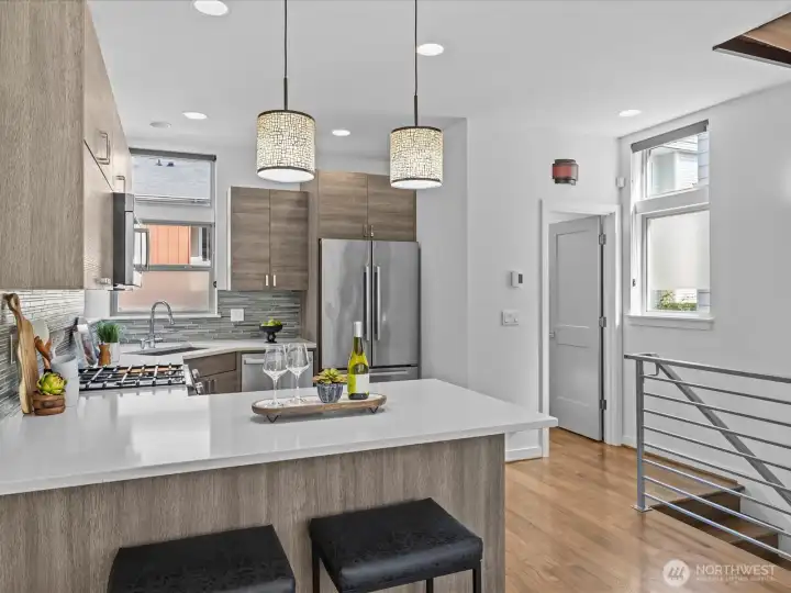 Main level kitchen w/ gas range & powder room
