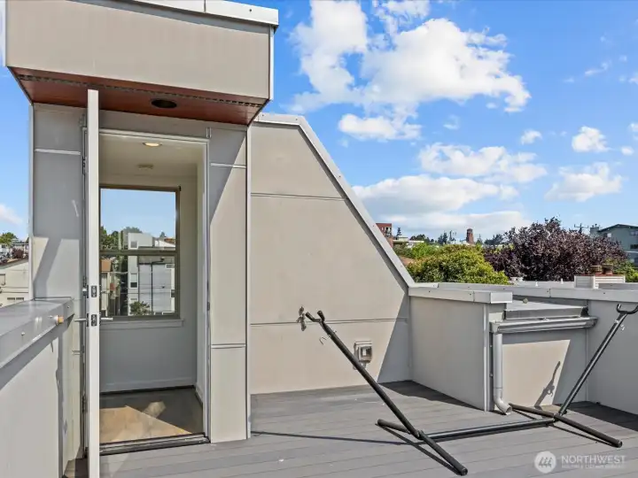 Rooftop deck with Zometek iBeam deck