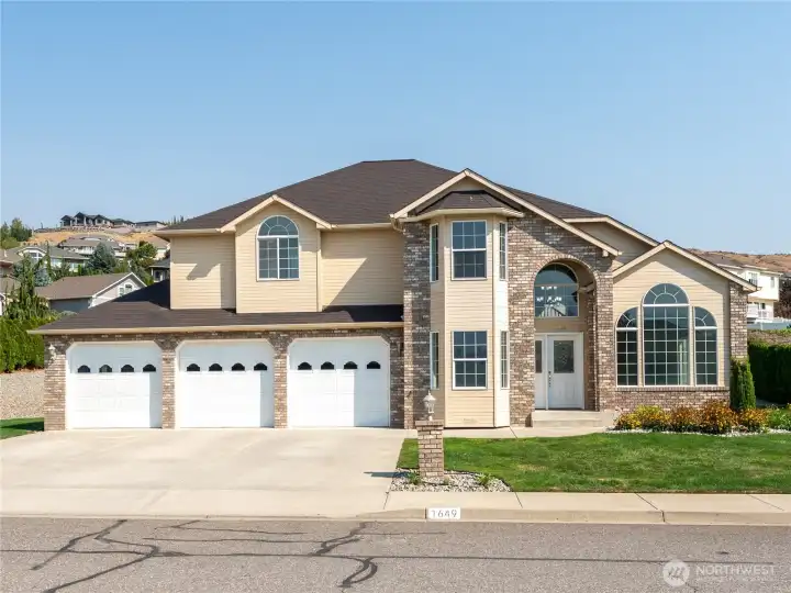 1649 Huntwood Lane