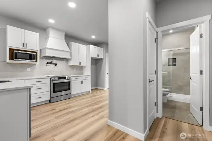 Photographs are for illustrative purposes only. Features, finishes, interior/exterior colors, landscaping and floorplan shown may vary from actual homes built.