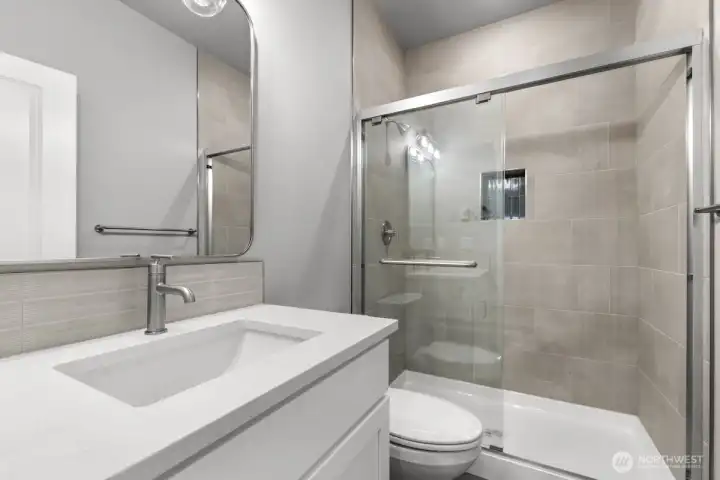 Photographs are for illustrative purposes only. Features, finishes, interior/exterior colors, landscaping and floorplan shown may vary from actual homes built.