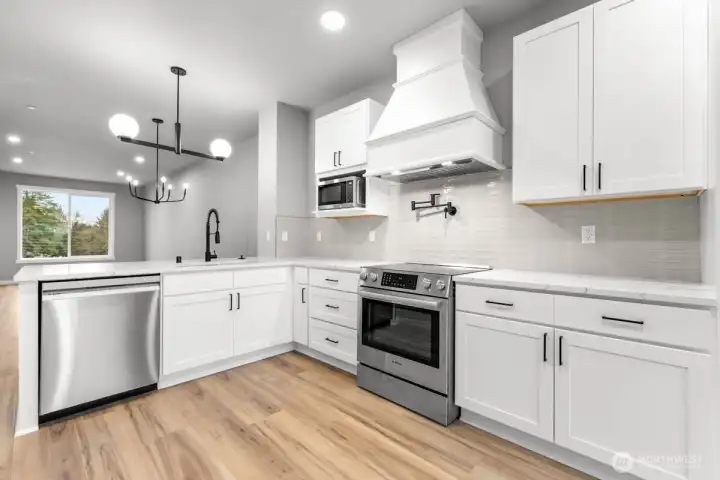 Photographs are for illustrative purposes only. Features, finishes, interior/exterior colors, landscaping and floorplan shown may vary from actual homes built.