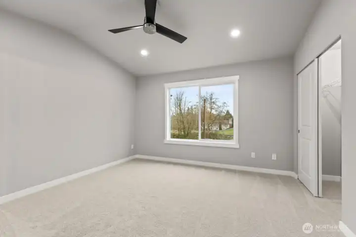 Photographs are for illustrative purposes only. Features, finishes, interior/exterior colors, landscaping and floorplan shown may vary from actual homes built.