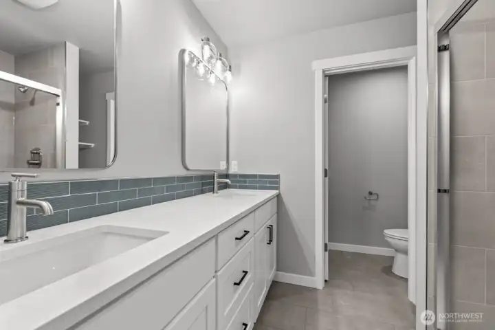 Photographs are for illustrative purposes only. Features, finishes, interior/exterior colors, landscaping and floorplan shown may vary from actual homes built.