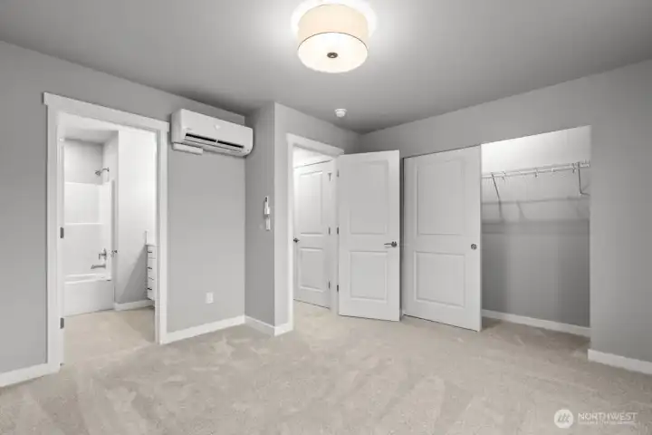 Photographs are for illustrative purposes only. Features, finishes, interior/exterior colors, landscaping and floorplan shown may vary from actual homes built.