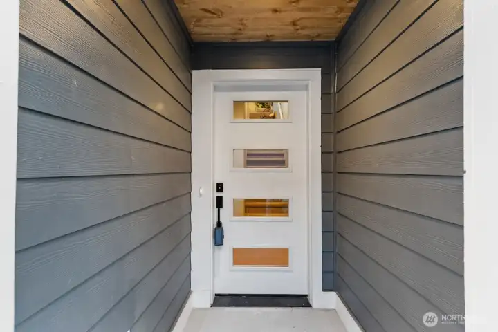 Photographs are for illustrative purposes only. Features, finishes, interior/exterior colors, landscaping and floorplan shown may vary from actual homes built.